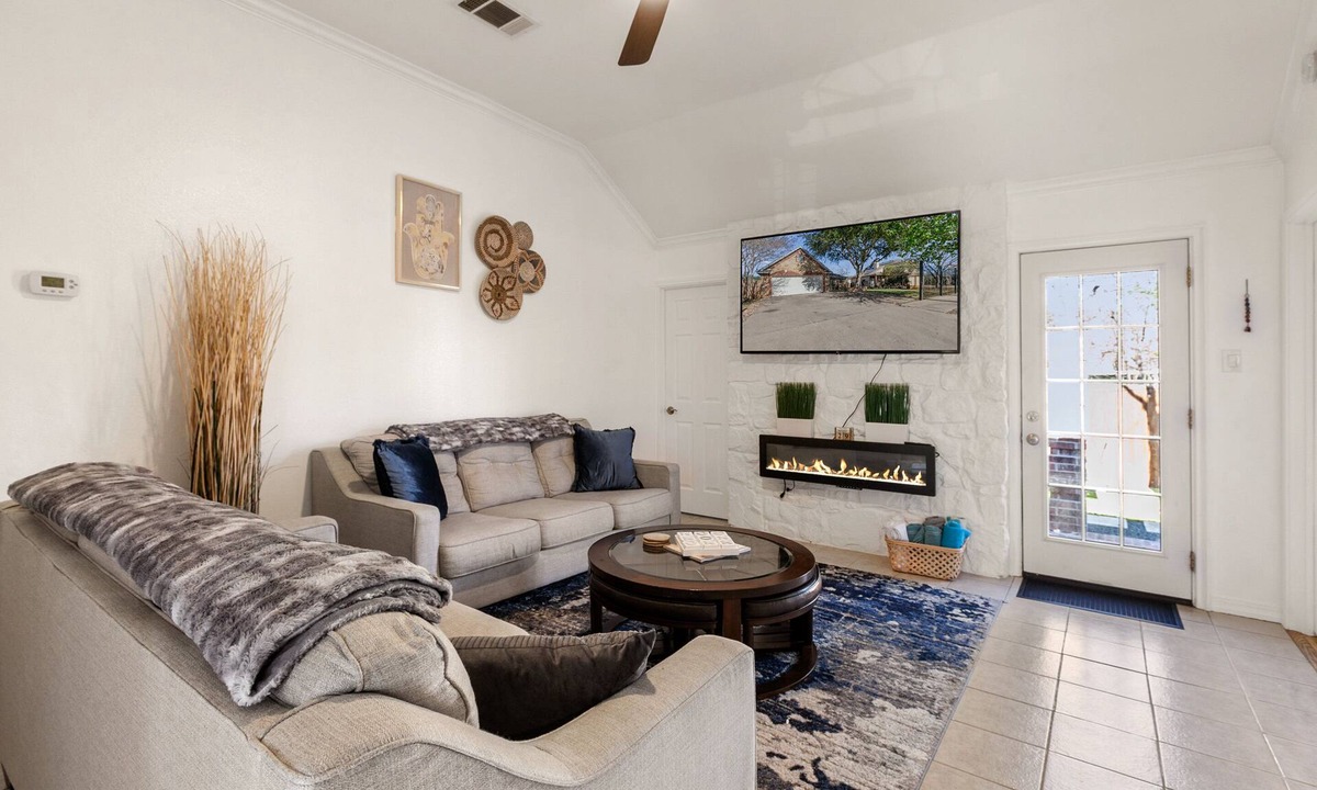 McKinney House | Cozy 4Br House w/Hot Tub, Mins to Downtown!