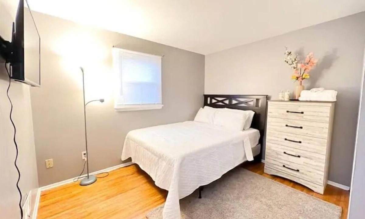 Rochester Apartment | Cozy 5 bedroom Guest Home