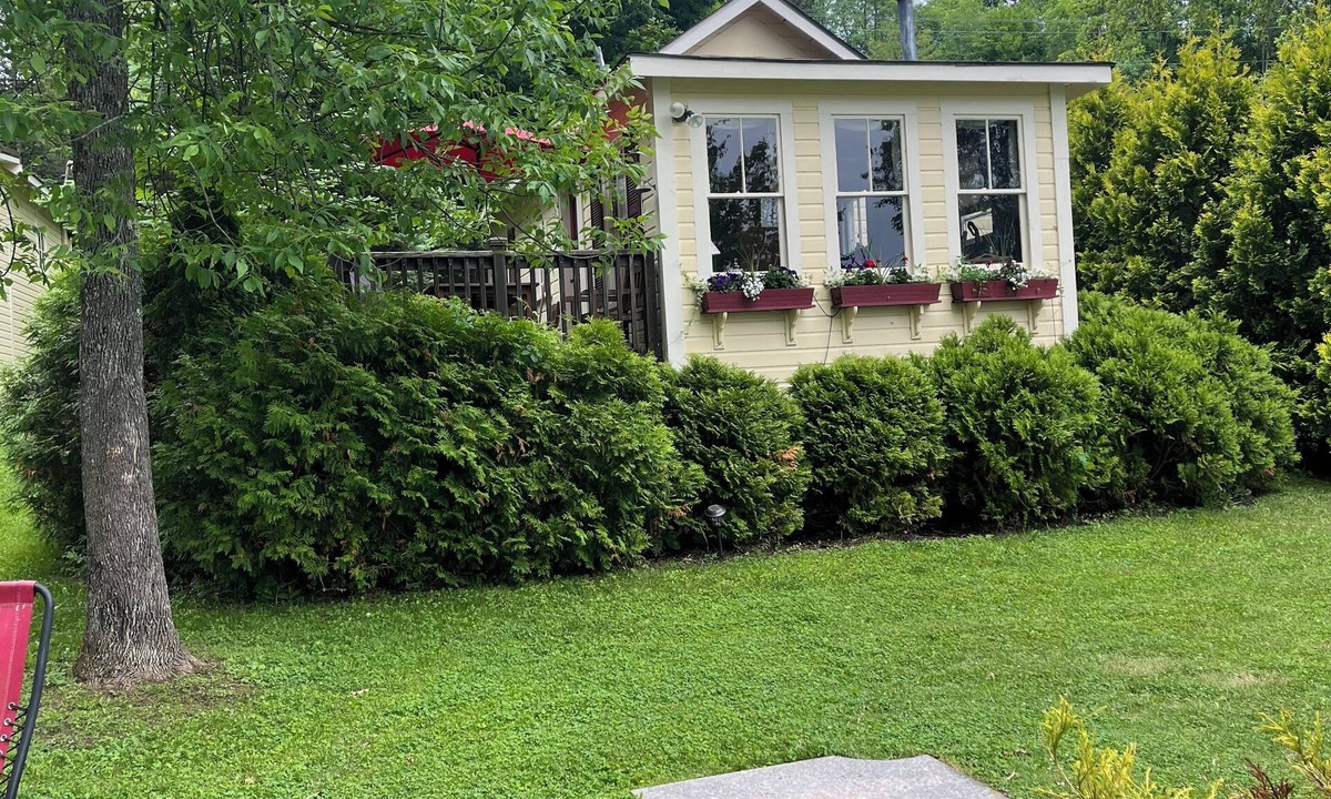 South China Cabin | Cozy 500sf cabin with private dock