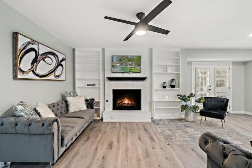 Parker Lane Apartment | Cozy 5BR Home Sleeps 12 Near Downtown Austin and Tesla