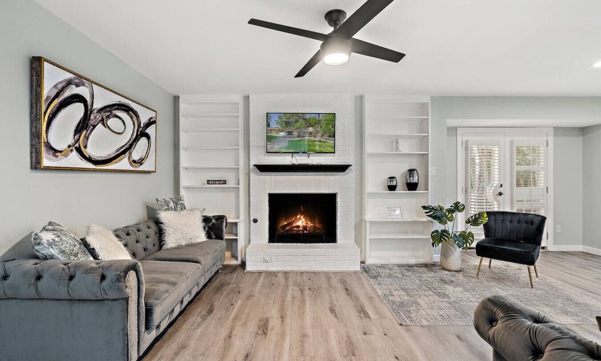 Parker Lane House | Cozy 5BR Home | Sleeps 12 | Near Downtown Austin