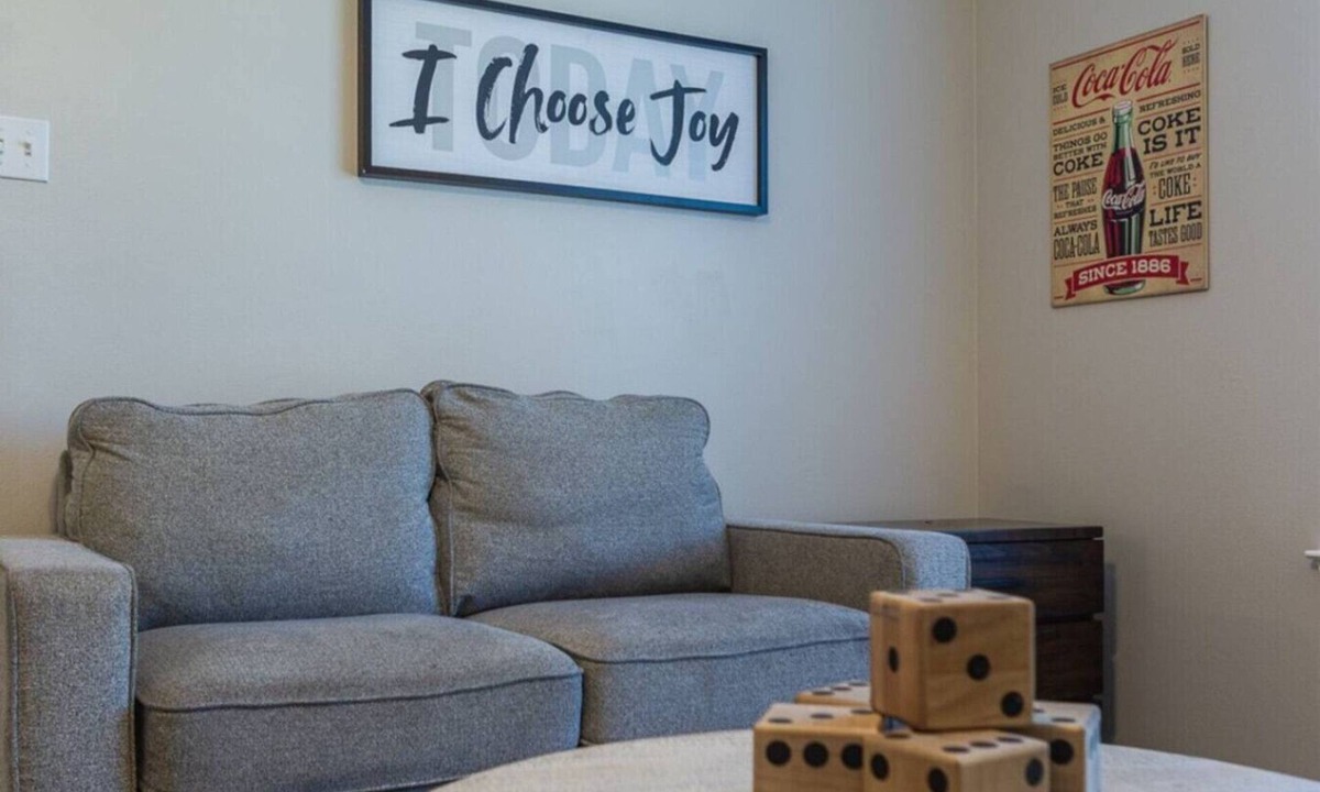 Cypress House | Cozy 5BR Retreat | Huge Yard & Relaxing Vibes
