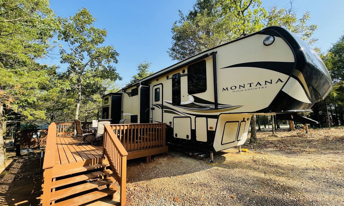 Ringold House | Cozy/5th wheel camper/ fire pit/large deck/close to Hochatown/Pine Creek Lake