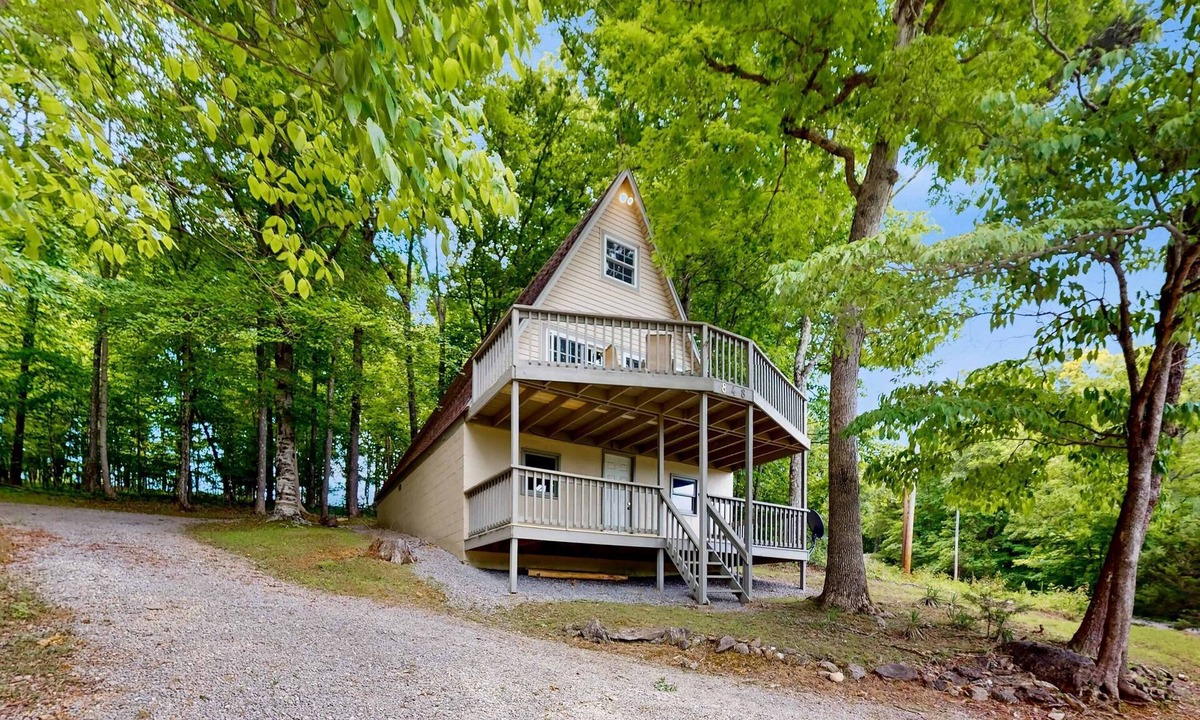 Flat Hollow Marina House | Cozy A Frame Cabin, Sleep 8, Near Marina, Deck, Grill