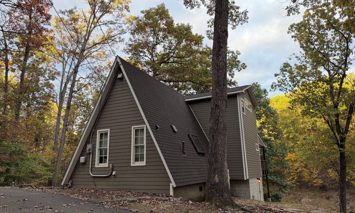 Front Royal Cabin | Cozy A frame cabin in quaint Front Royal. Dog friendly