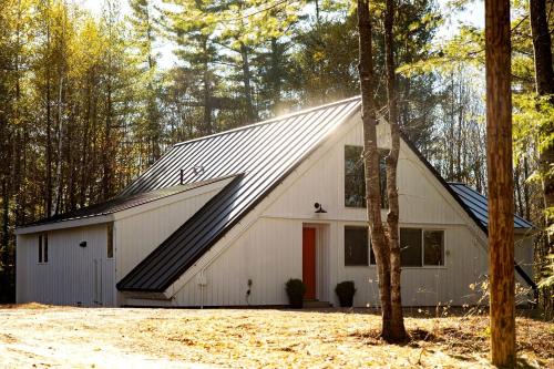 Jamaica House | Cozy A-Frame Cabin with Hot Tub & Sauna near Stratton Mountain, Vermont