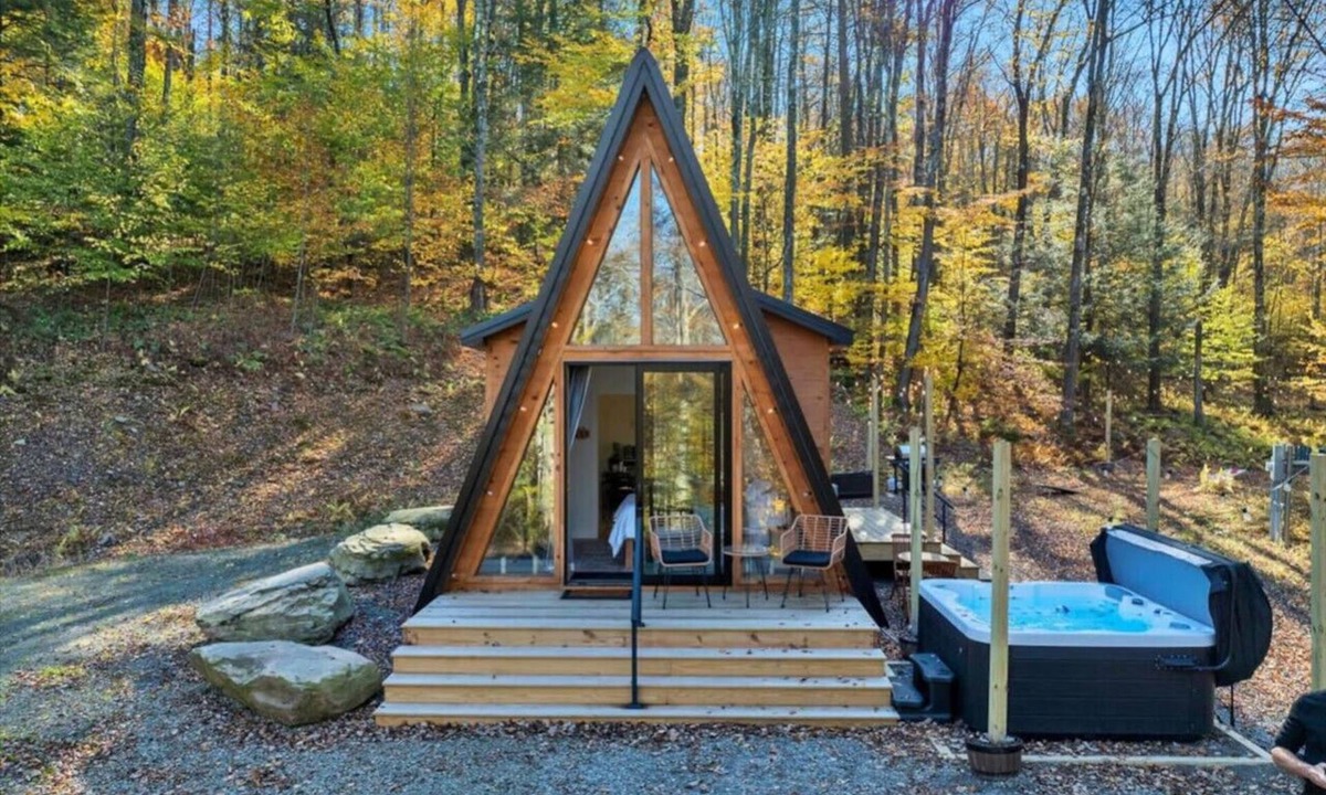 Damascus Cabin | Cozy A-Frame | Hot Tub, Fire Pit & Pet-Friendly
