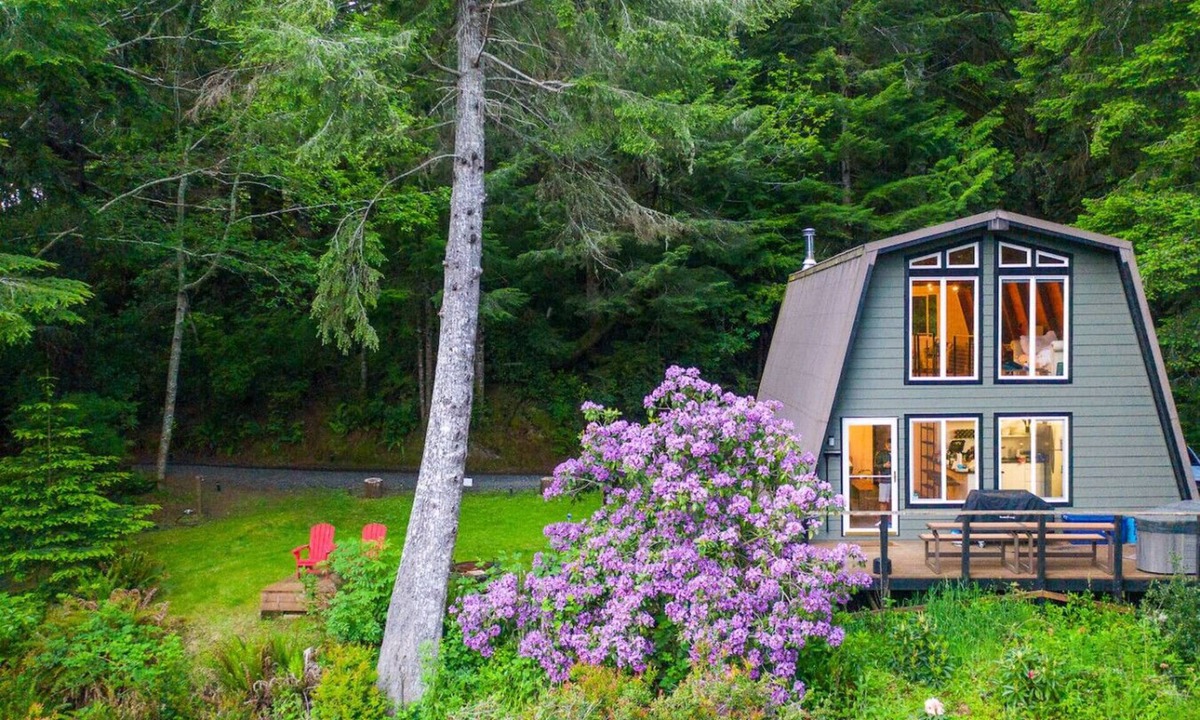 Lakeside Cabin | Cozy A-Frame w/Spa+14 acres+EV+Trails+Lake Access