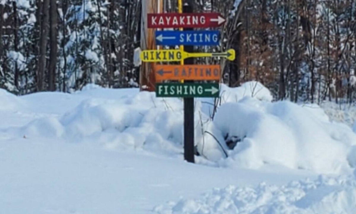 North Creek House | Cozy Adirondack Retreat sleeps 5, 3 miles to Gore skiing, hiking, rafting
