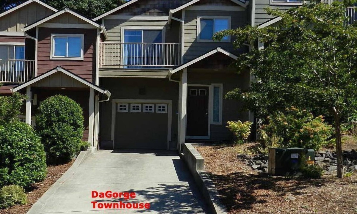 Troutdale Condo | Cozy & Affordable 3 bedroom, 2.5 bath Townhouse in Portland (Troutdale) Oregon.