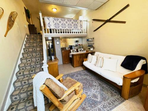 McGregor Apartment | Cozy Alpine Retreat in Historic Downtown