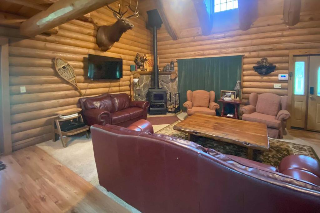Alto House | Cozy Alto Cabin on 2 Acres: Near Fishing & Skiing!
