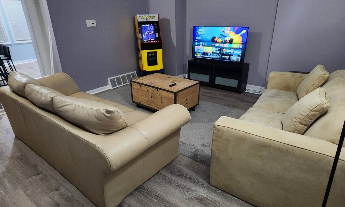 Trenton House | Cozy Amusement Hideout Trenton