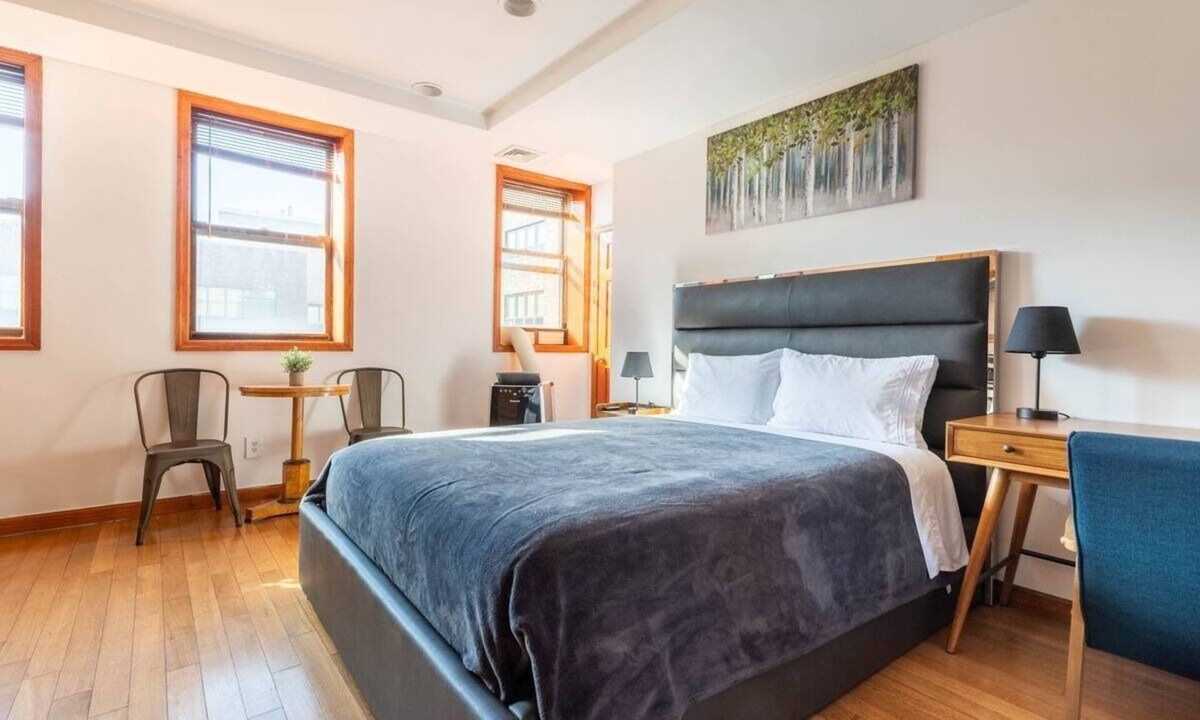 Queens Apartment | Cozy and charming studio brought by Zoller Stays. Comfortable and spacious