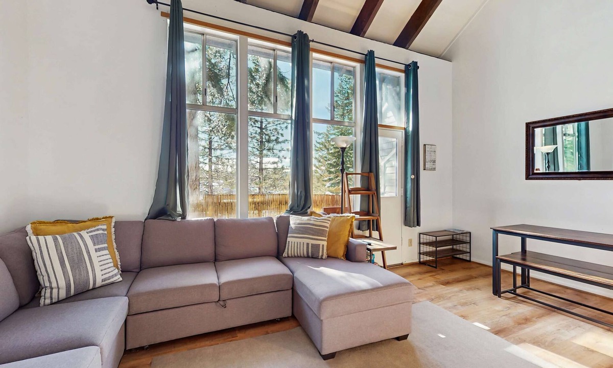 Dollar Point Condo | Cozy and Convenient Condo with Fireplace, Deck, W&D, Close to Town, Lake, Trails