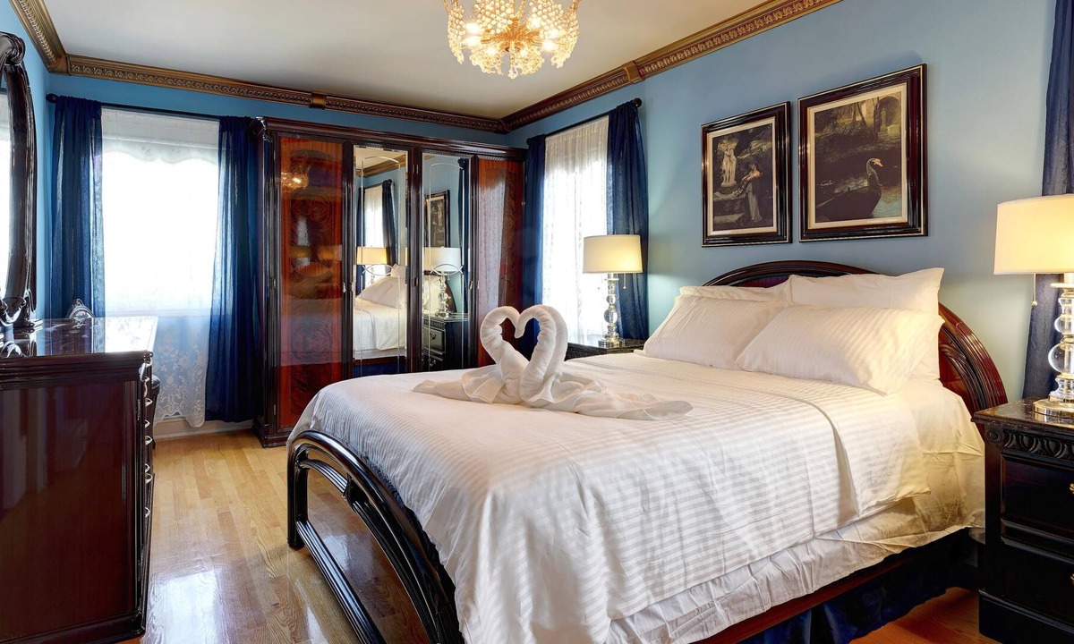Laval-des-Rapides House | Cozy and Elegant Entire House