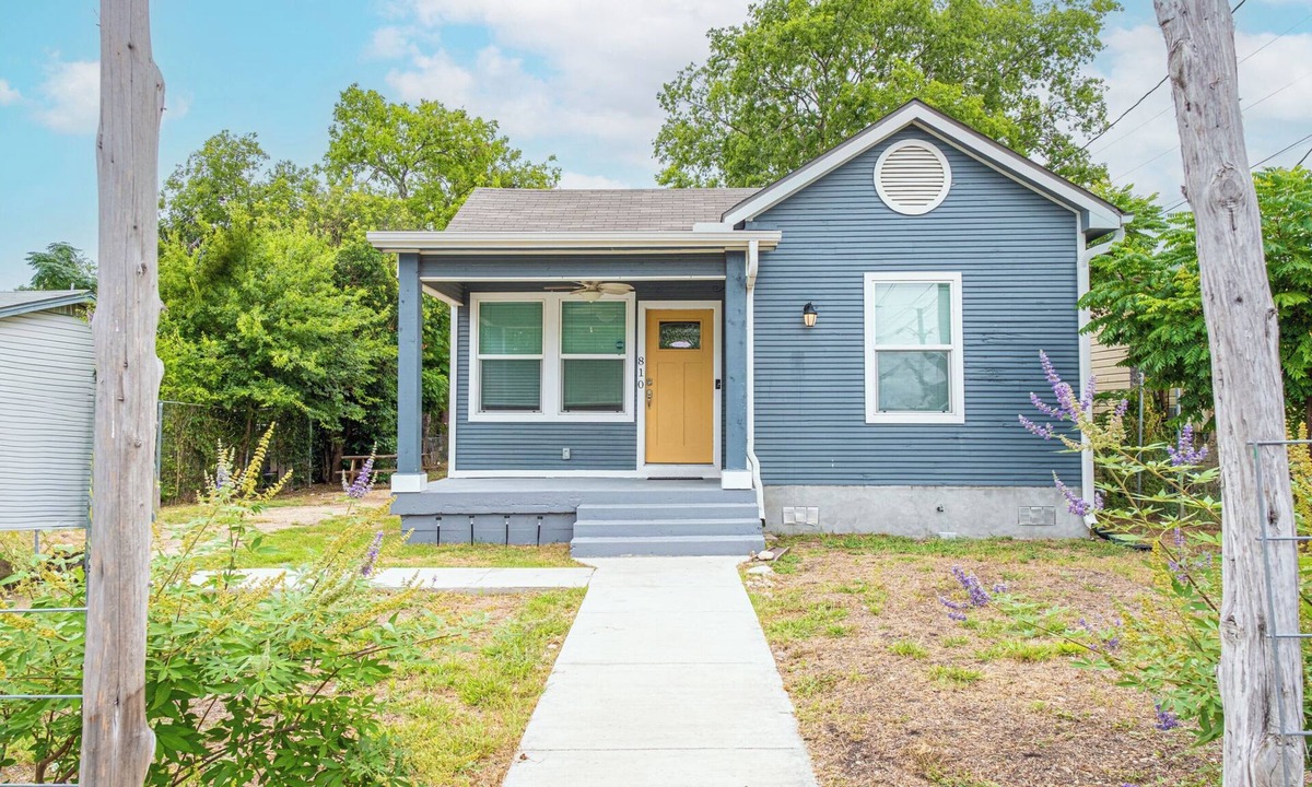 Eastside Promise Neighborhood House | Cozy and Gorgeous 2BR/1BA Near Amazing Downtown