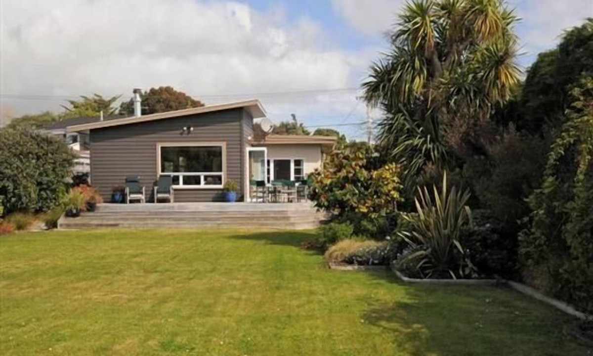 Waikanae House | Cozy and modern holiday pad