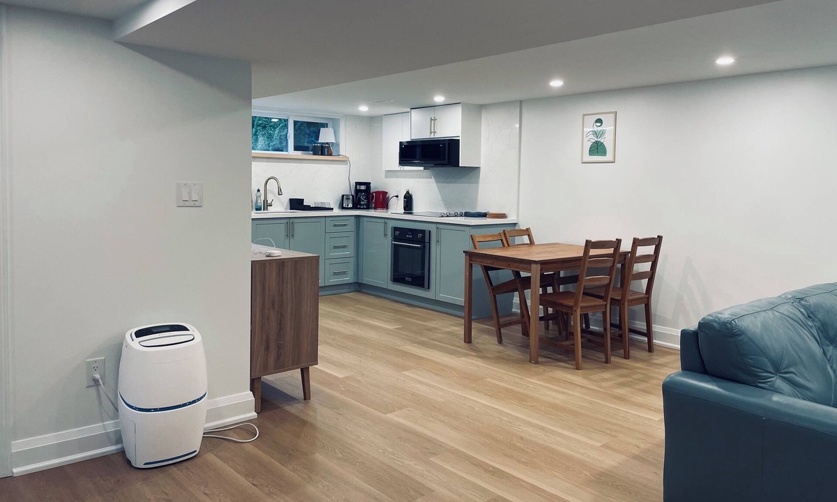 Wexford House | Cozy and Modern Place Near Local Attractionsn