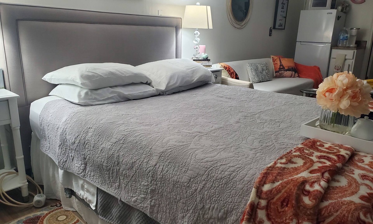 White Apartment | Cozy and private studio