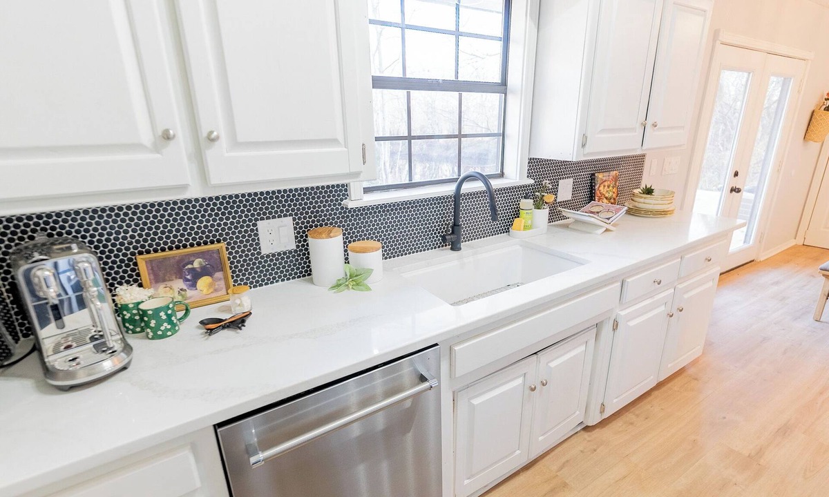 Stillwater House | Cozy and quaint 3-bedroom Cottage with Views and Near campus