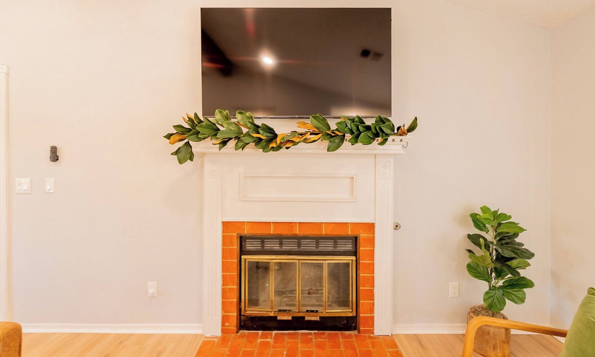 Stillwater House | Cozy and quaint 3-bedroom Cottage with Views and Near campus