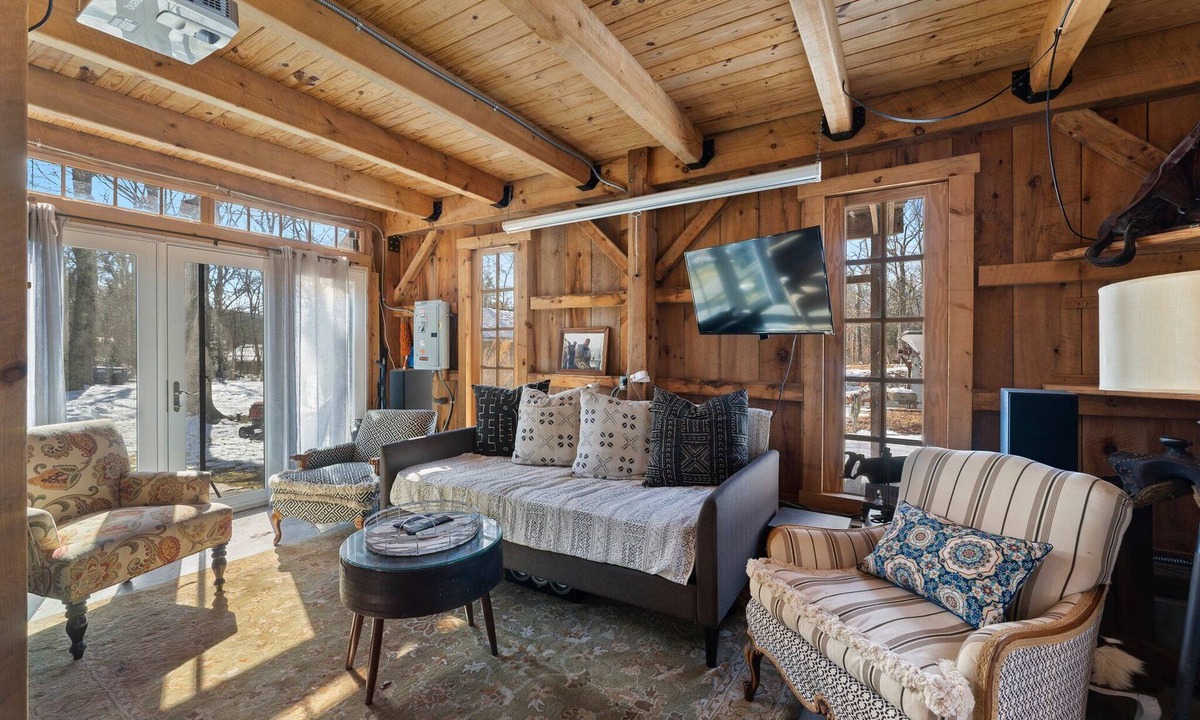 Charlestown Cabin | Cozy and Rustic Barn Near the Coast