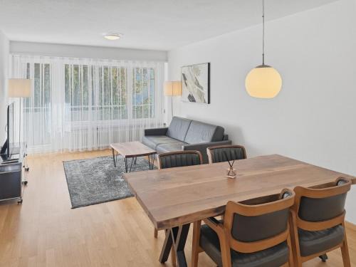 Hirslanden Apartment | Cozy and sunny 2BR flat in the city centre - Sky10