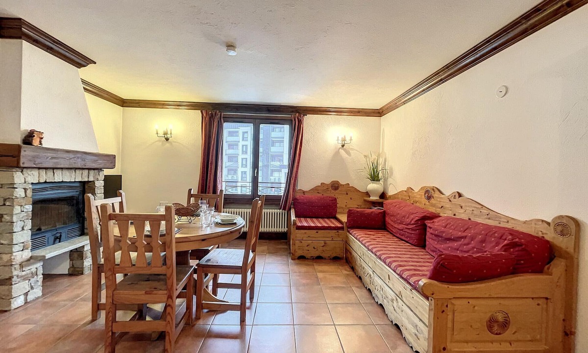 Chamonix City Centre Apartment | Cozy apartment in Chamonix center with parking