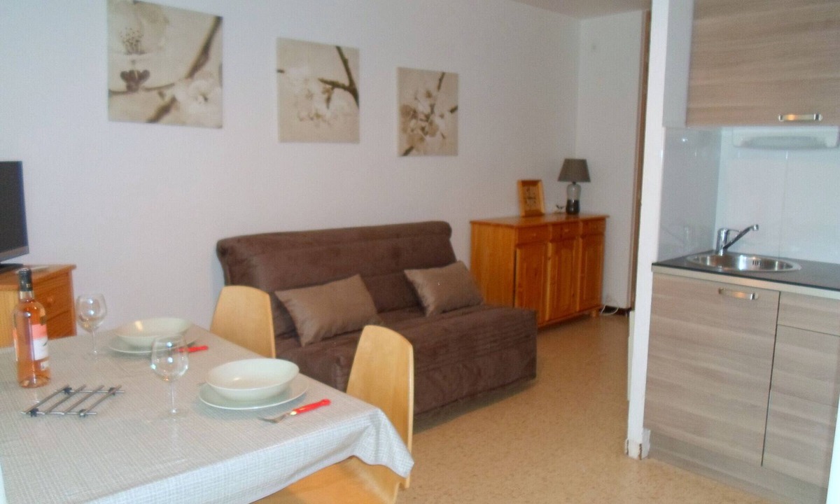 Balaruc-les-Bains Apartment | Cozy apartment with terrace and pets allowed in Balaruc-les-Bains