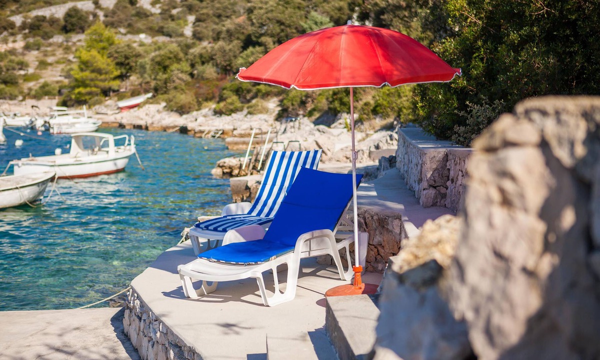 Dvornica Apartment | Cozy apartment Bose 2+2 only 5 metres from the beach special discount -30%!