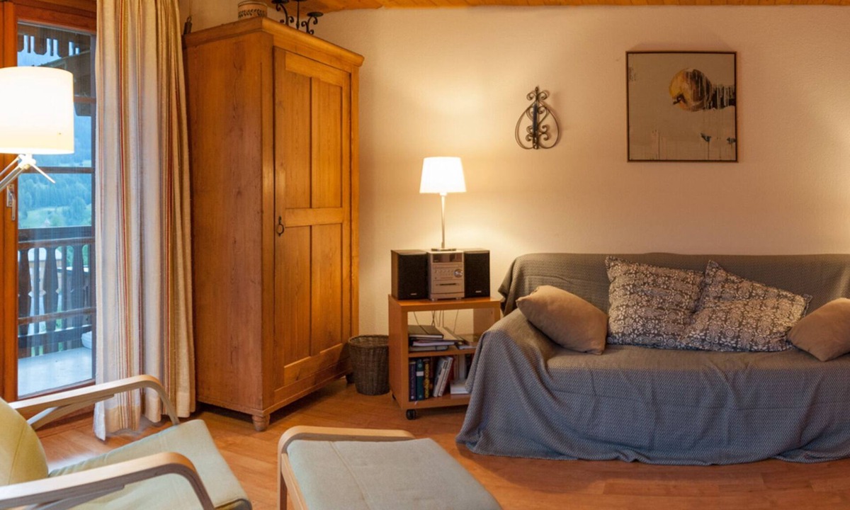 Berguen Apartment | Cozy apartment in Bergün, Graubünden with a fantastic view