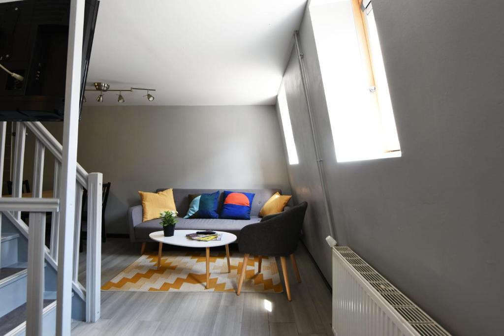 Lille Centre Ville Apartment | Cozy apartment close to stations and Old Lille