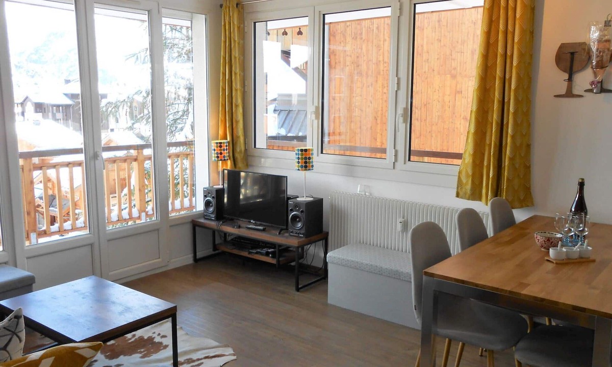 Venosc Apartment | Cozy apartment for 6, pets allowed, private parking