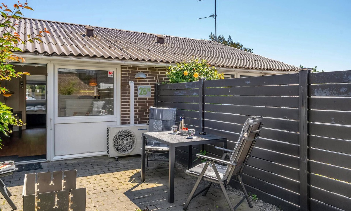 Blavand Strand Apartment | Cozy apartment in Blåvand with kitchen