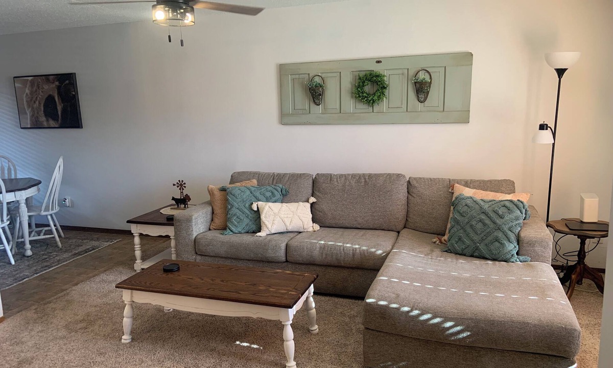 Garden City Apartment | Cozy Apartment in Garden City- 2 Bed/1 Bath
