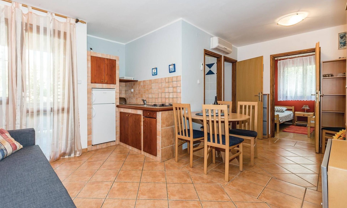 Grebastica Apartment | Cozy apartment in Grebastica with WiFi