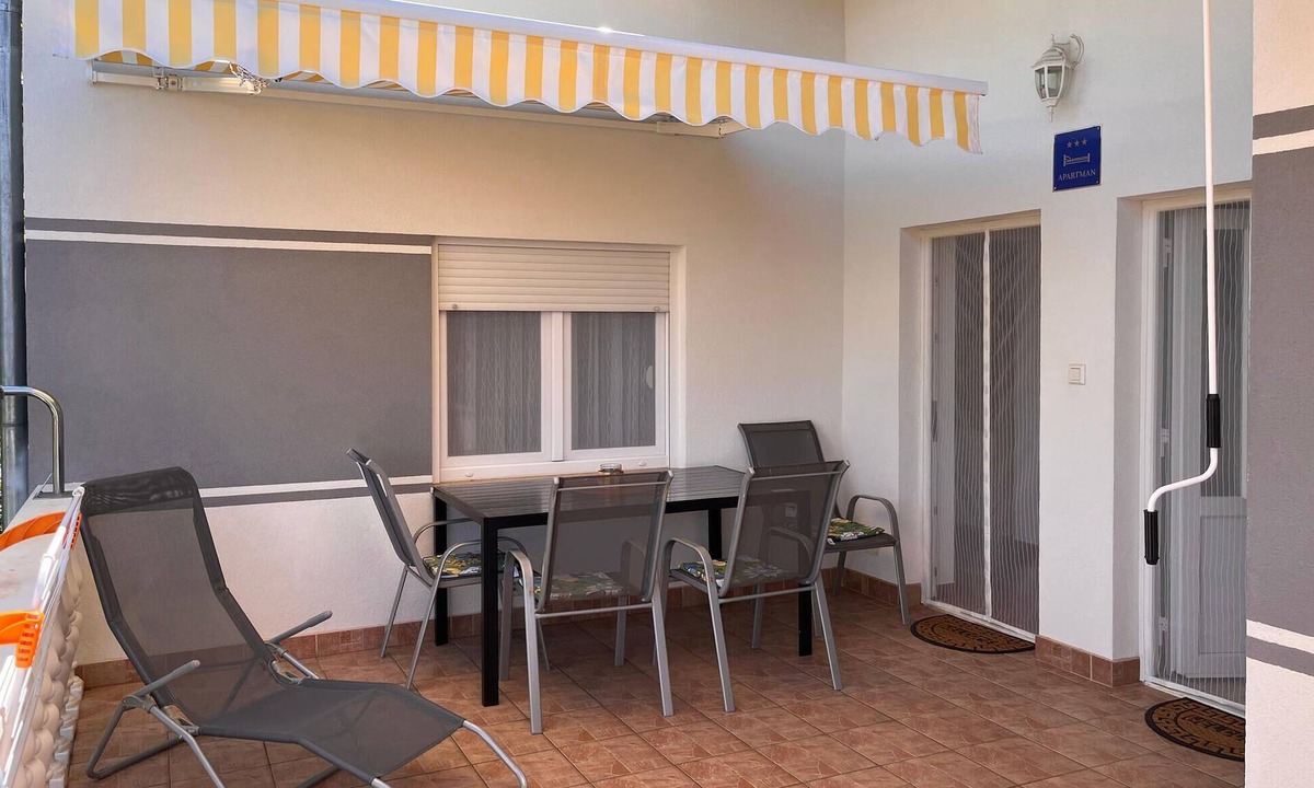 Gornji Karin Apartment | Cozy apartment in Gornji Karin with WiFi