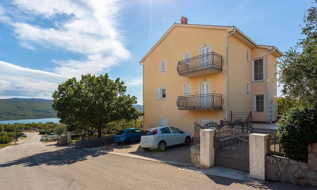 Kornic Apartment | Cozy apartment in Kornic with house sea view
