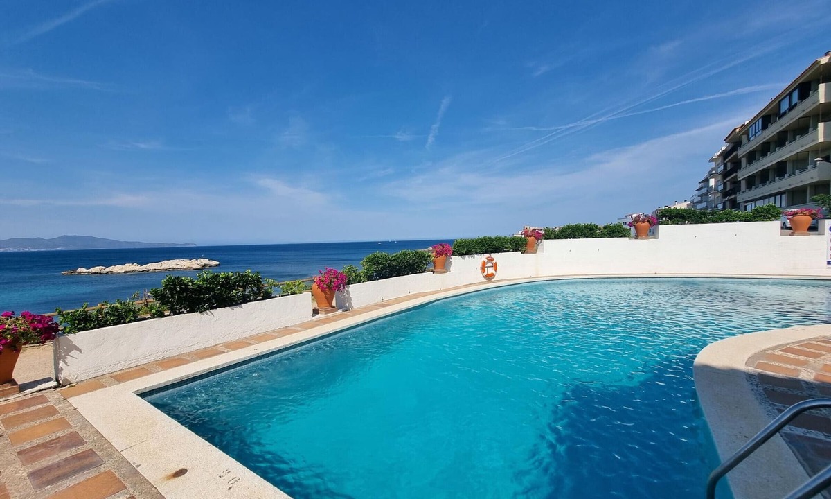 Pedrinya Apartment | Cozy apartment in L'Escala near the beach