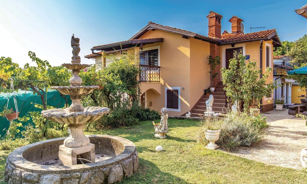 Opric Apartment | Cozy apartment in Lovran with swimming pool