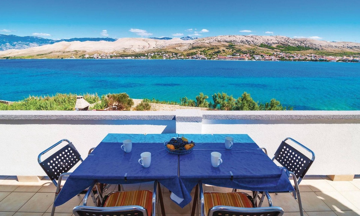 Pag Apartment | Cozy apartment in Pag with WiFi