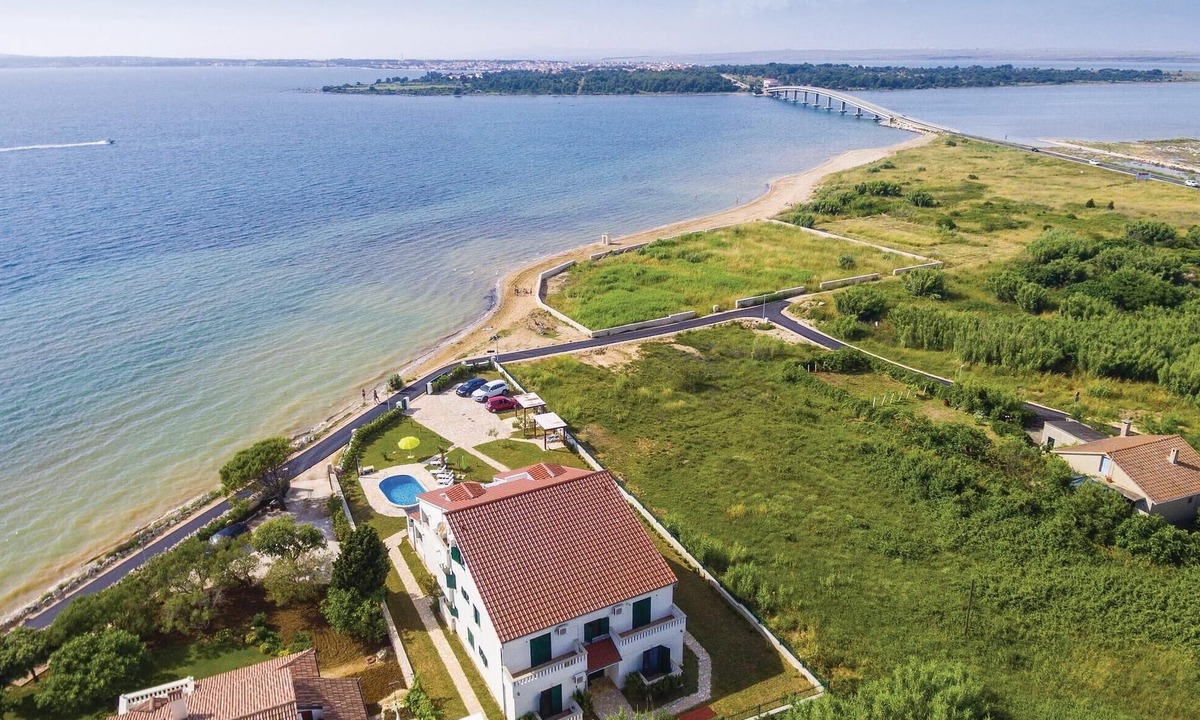 Privlaka Apartment | Cozy apartment in Privlaka with swimming pool