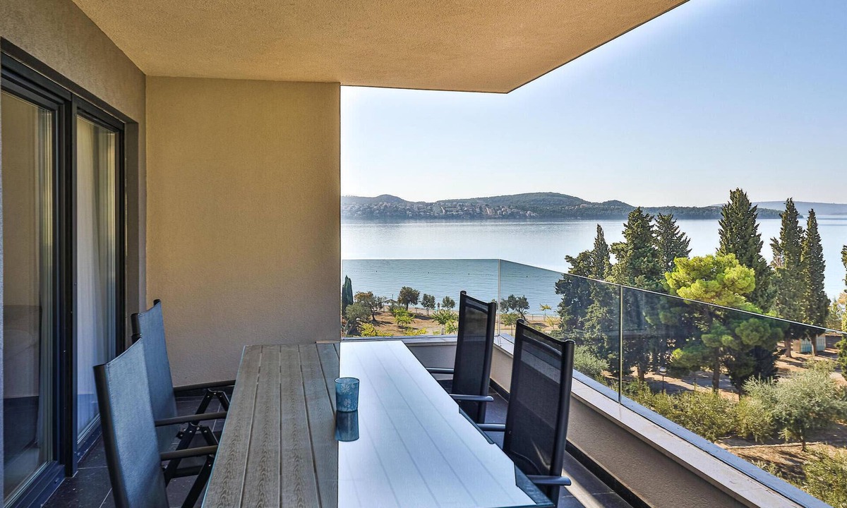Seget Donji Apartment | Cozy apartment in Seget Donji with WiFi