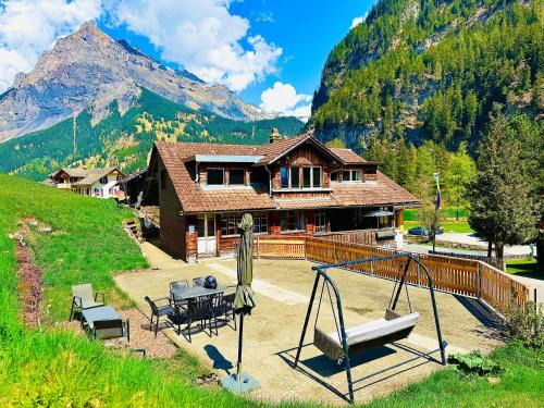 Kandersteg Apartment | Cozy Apartment in Vintage House in Kandersteg