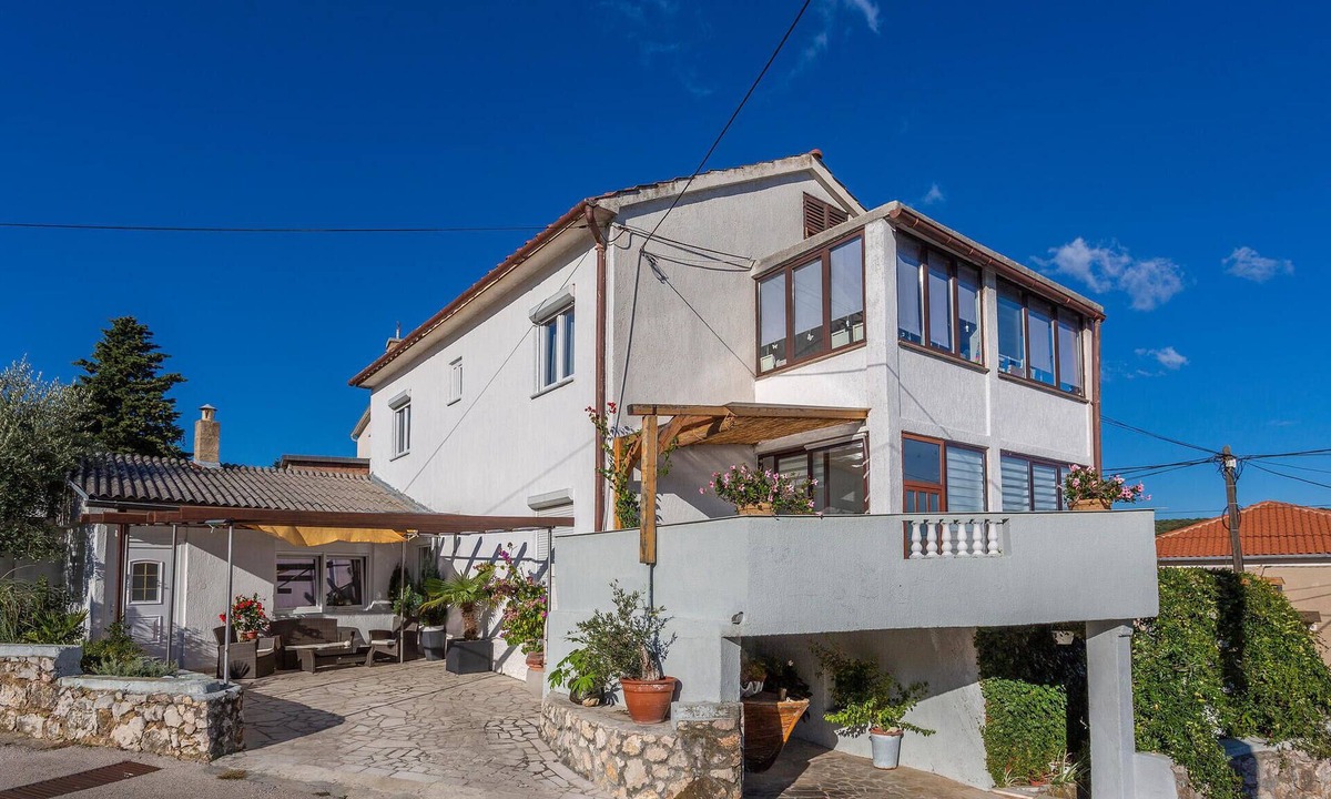Vrbnik Apartment | Cozy apartment in Vrbnik with WiFi