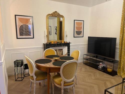 Pont-l'Eveque Apartment | Cozy apartment La parenthèse Pontépiscopienne