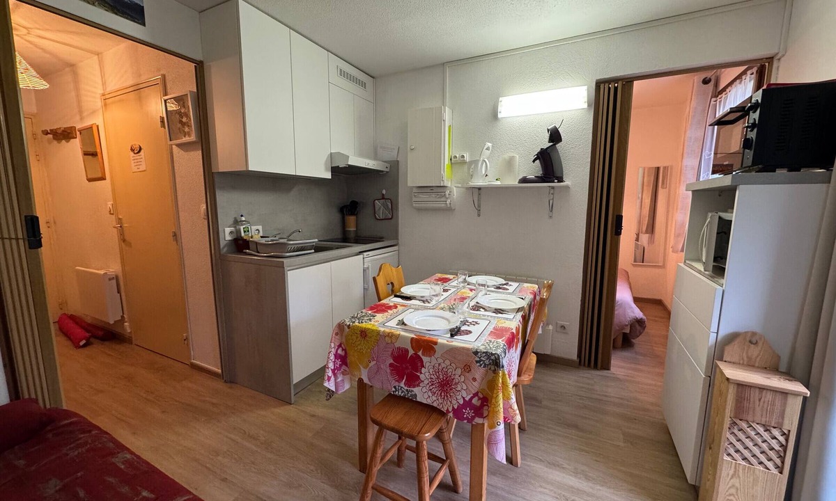 Bernex Apartment | Cozy apartment near slopes, balcony, parking