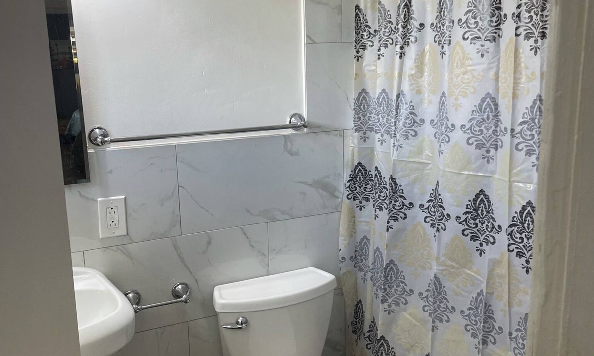 North Oak Park Apartment | Cozy Apartment Near Downtown!