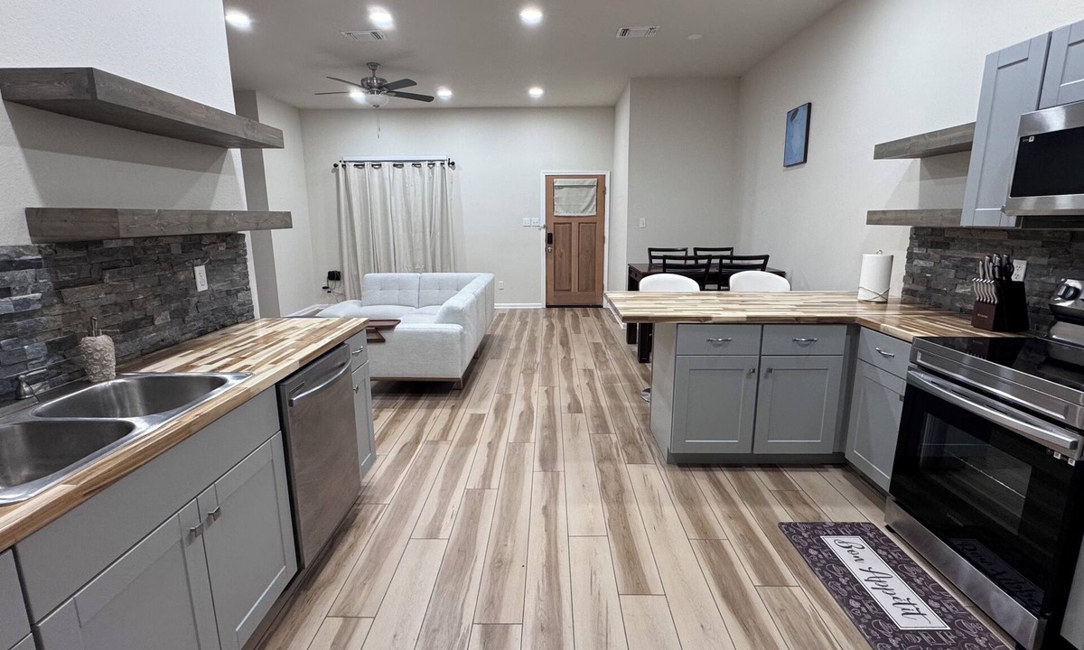 Dennis Apartment | Cozy Apartment on Tin Top Rd